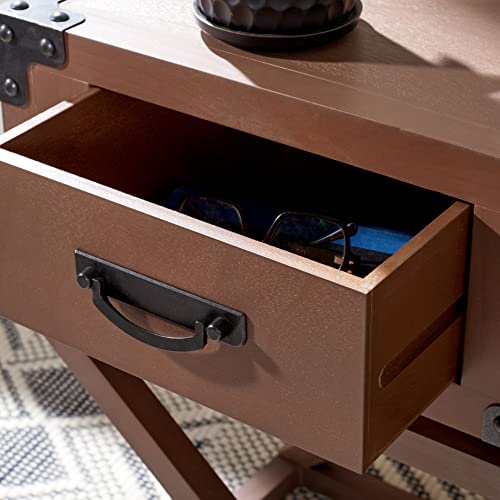 SAFAVIEH Home Collection – Dunstan Sepia Accent Table with Drawer, British Campaign Style Side Table, Trunk Corner Detail (AMH5720B)