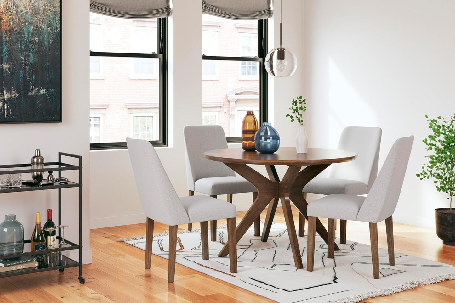 Lyncott Traditional round Dining Room Table, Seats up to 4, Brown