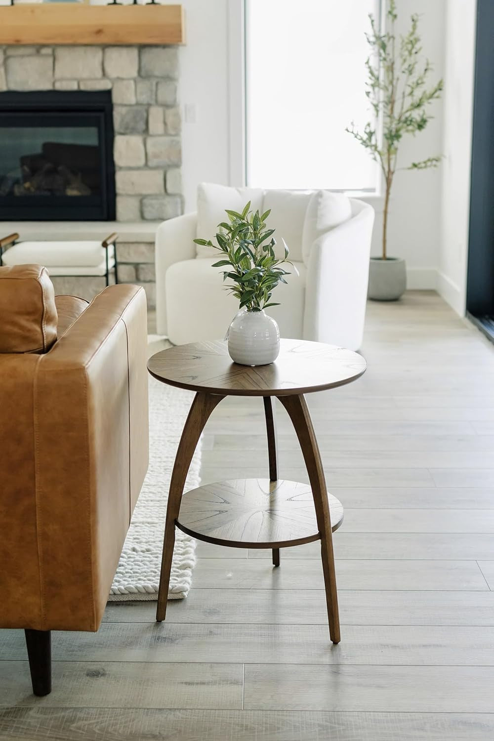 Retro Mid-Century Modern round Wood End Table, Solid Grain Side Table with Lower Shelf, Small Accent Table for Living Room or Nightstand. Nutmeg Brown.