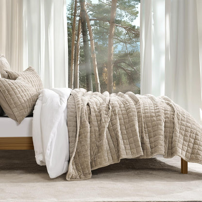 Luxury Velvet Quilt Set King Size Bedding Sets, Ultra Soft Velvet Comforter Set, Lightweight Channel Box Stitch Oversized Bedspread Coverlet for All Season, with 2 Shams, Urban Taupe