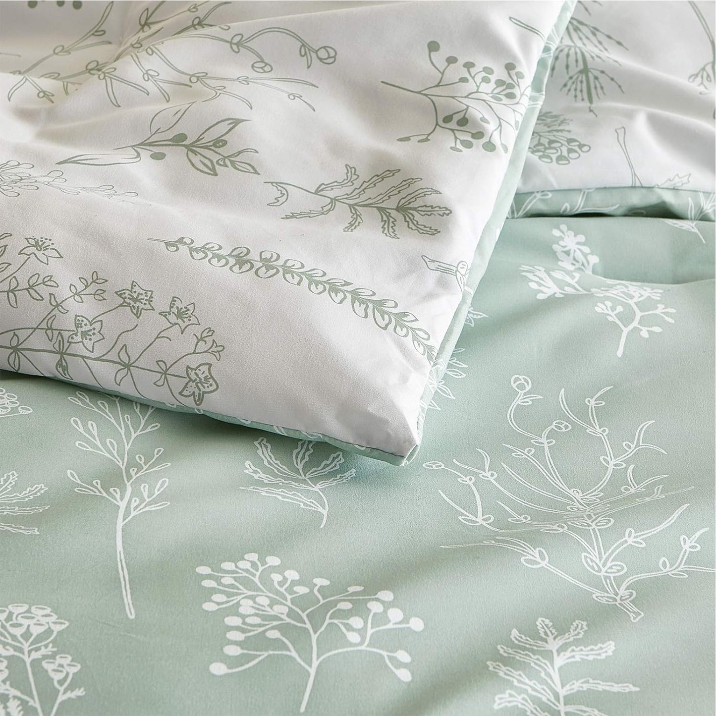 Bedsure King Comforter Set - Sage Green Bed Set, 3 Pieces Cute Floral Bedding, 1 Soft Reversible Botanical Flowers Comforter and 2 Pillow Shams