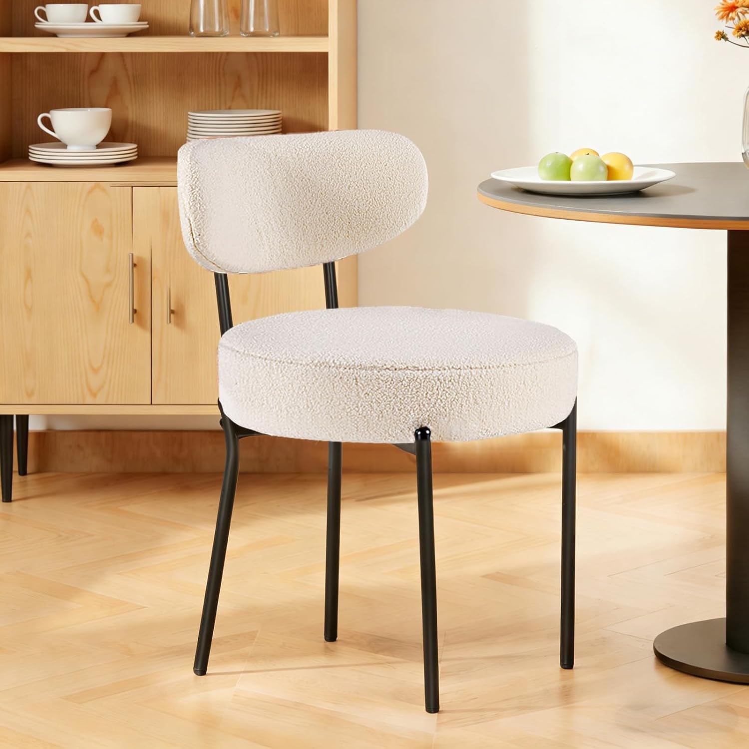 Dining Chairs Set of 4, Mid Century Modern Chair round Upholstered Curved Backrest, Kitchen Vanity Living Room Chairs with Black Metal Legs，Light Beige