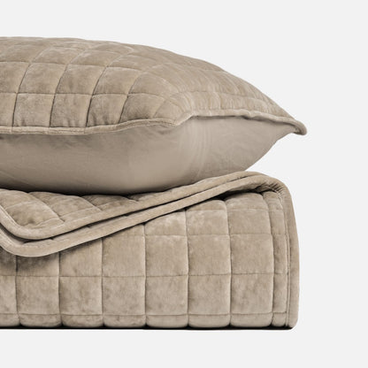 Luxury Velvet Quilt Set King Size Bedding Sets, Ultra Soft Velvet Comforter Set, Lightweight Channel Box Stitch Oversized Bedspread Coverlet for All Season, with 2 Shams, Urban Taupe