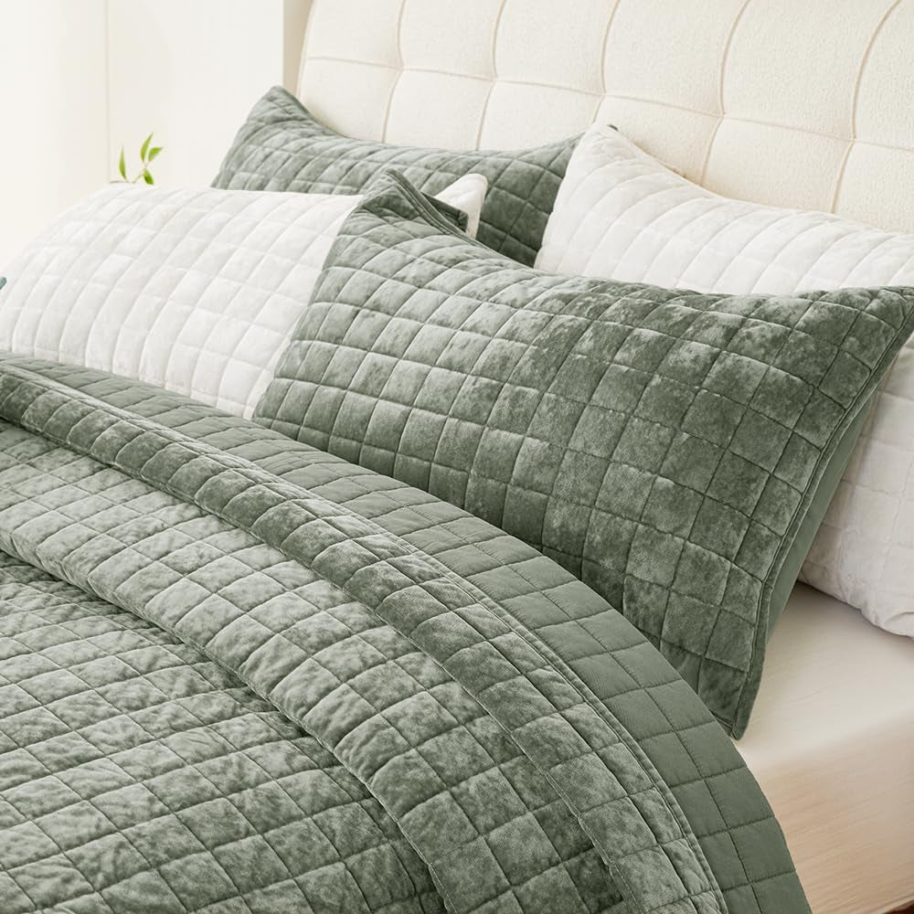 Quilt Set Oversized King Size 120X120 Luxurious Velvet Bedding Sets with 2 Pillow Shams 20X36 3 Pieces Ultra Soft Quilted Bedspread Coverlet Comforter for All Season,Army Green