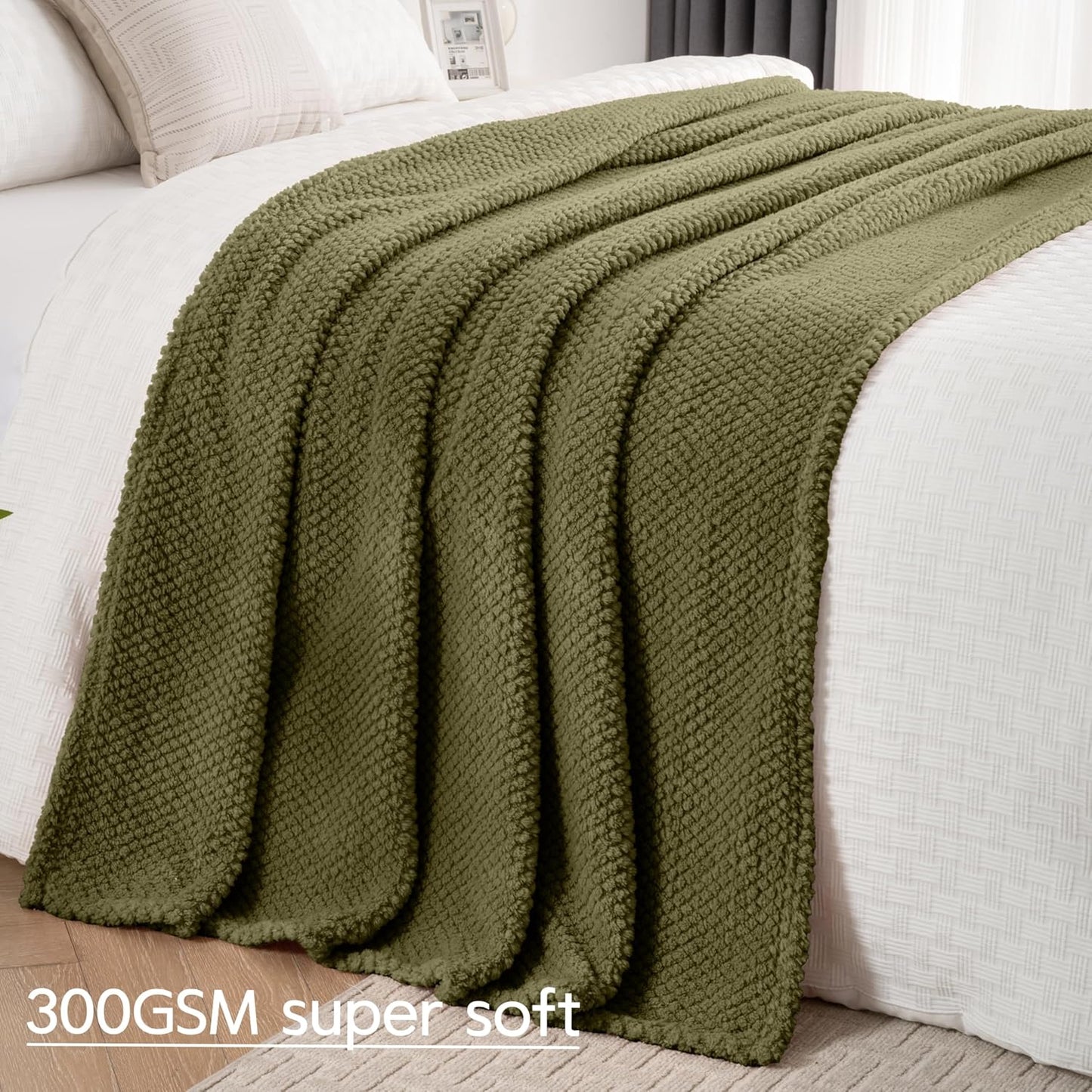 Super Soft 300GSM Green XL Throw Blanket for Couch, Couch Sofa Bed Throw, Lightweight Fuzzy Cozy Blankets for All Seasons Farmhouse, 50X70
