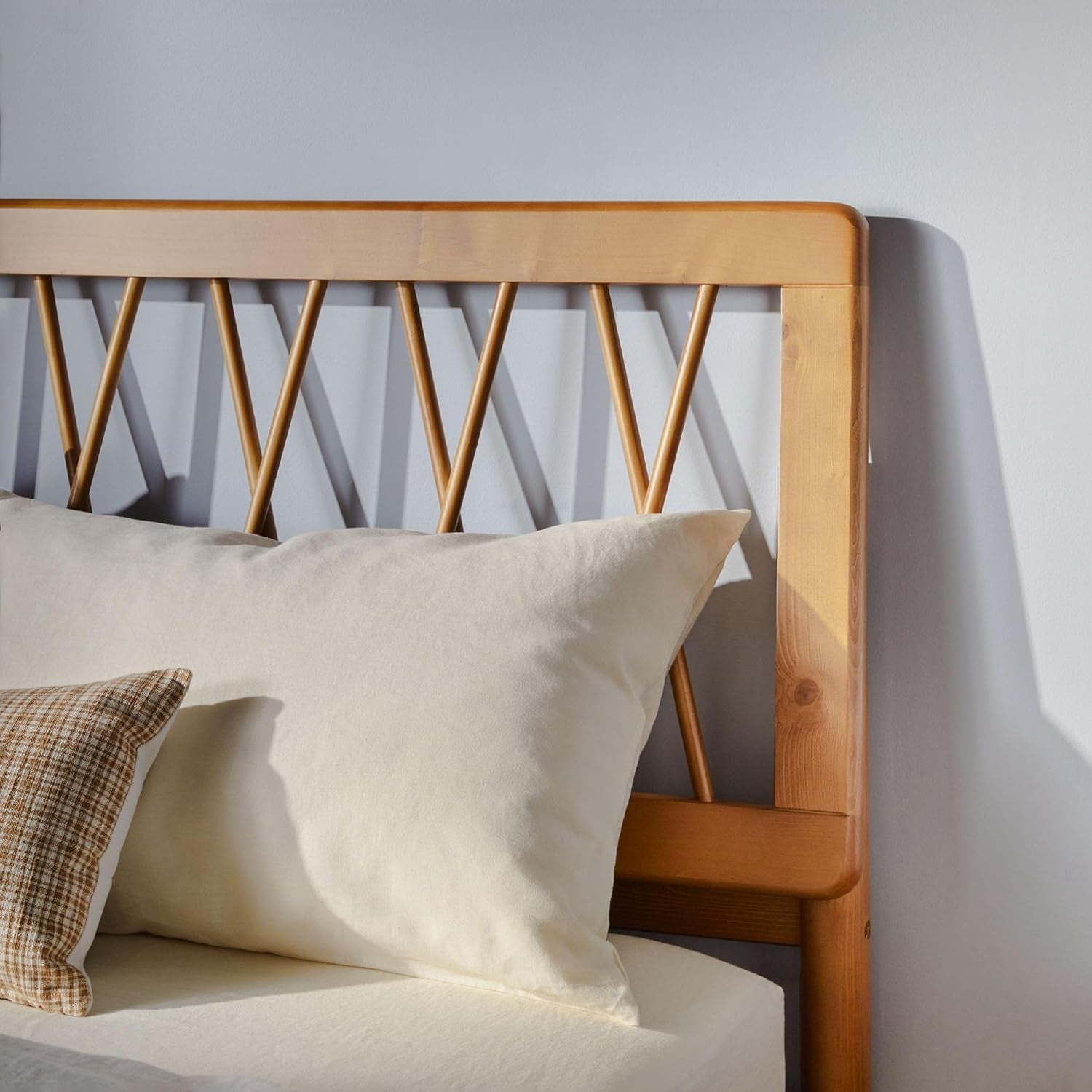 Queen Transitional Geometric X Pattern Headboard Solid Wood Bed, Queen Size, Caramel