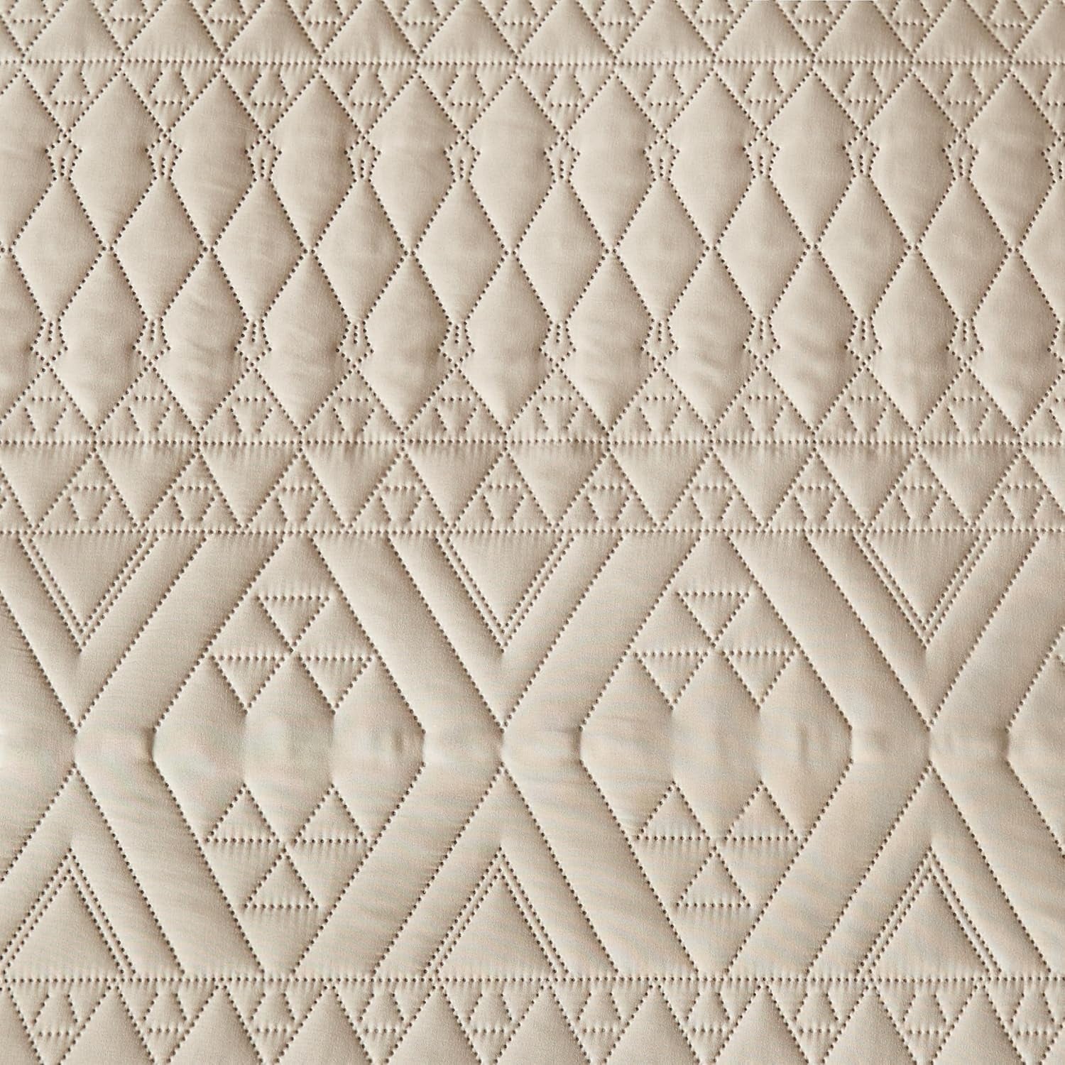 King/Cal King Size Quilt Bedding Set,Beige Lightweight Microfiber Soft Bedspread,Modern Style Geometric Pattern Coverlet Set for All Seasons,3 Piece(1 Quilt,2 Pillow Shams)
