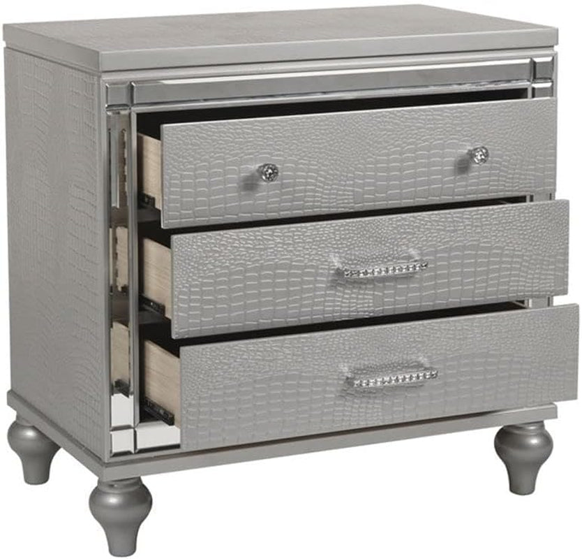 4-Piece Wood Queen Bedroom Set with Nightstand in Silver