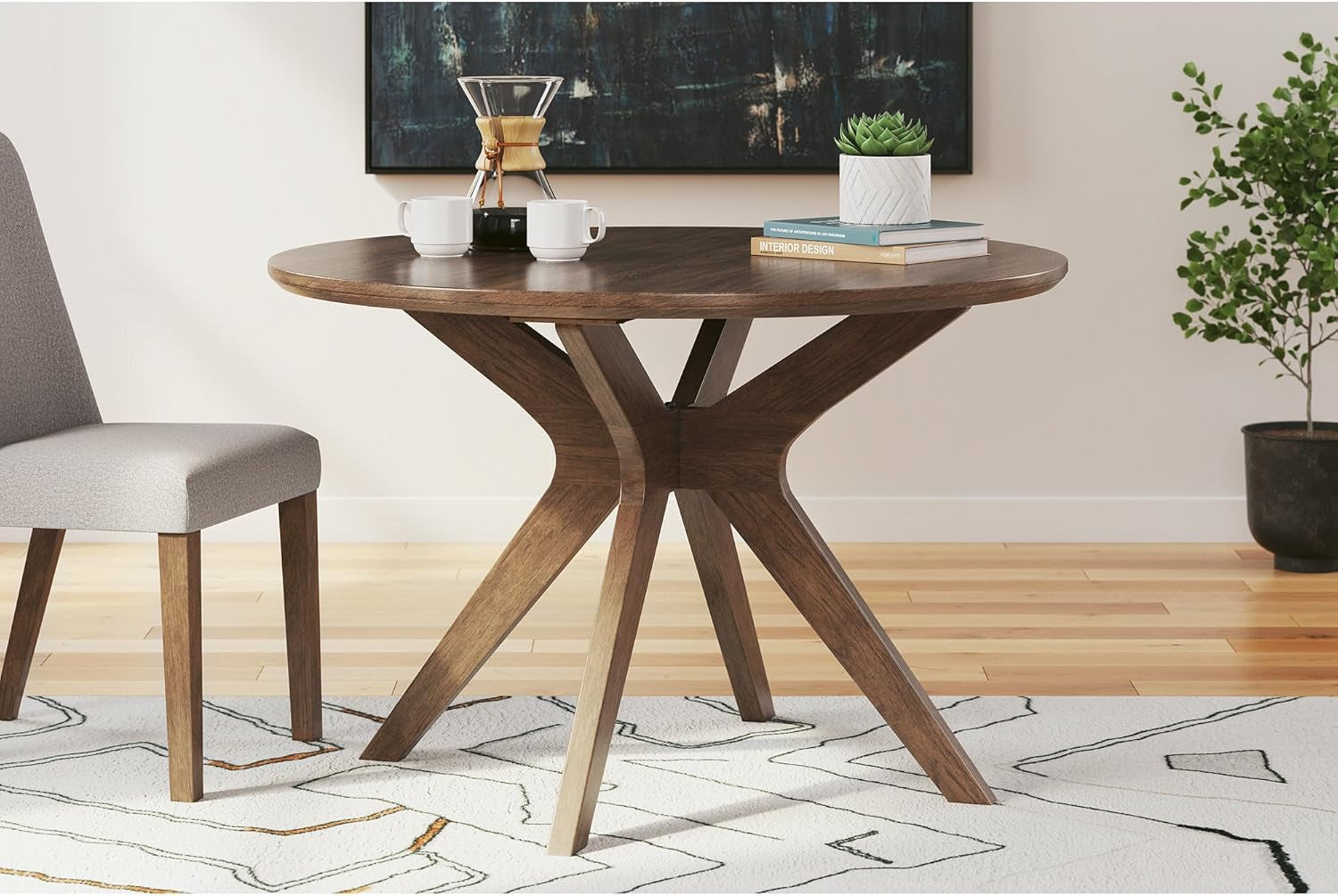 Lyncott Traditional round Dining Room Table, Seats up to 4, Brown