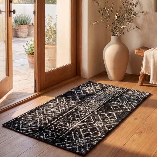 SAFAVIEH Adirondack Collection Accent Rug - 2'6" x 4', Black & Silver, Moroccan Boho Distressed Design, Non-Shedding & Easy Care, Ideal for High Traffic Areas in Foyer, Living Room, Bedroom (ADR111C)