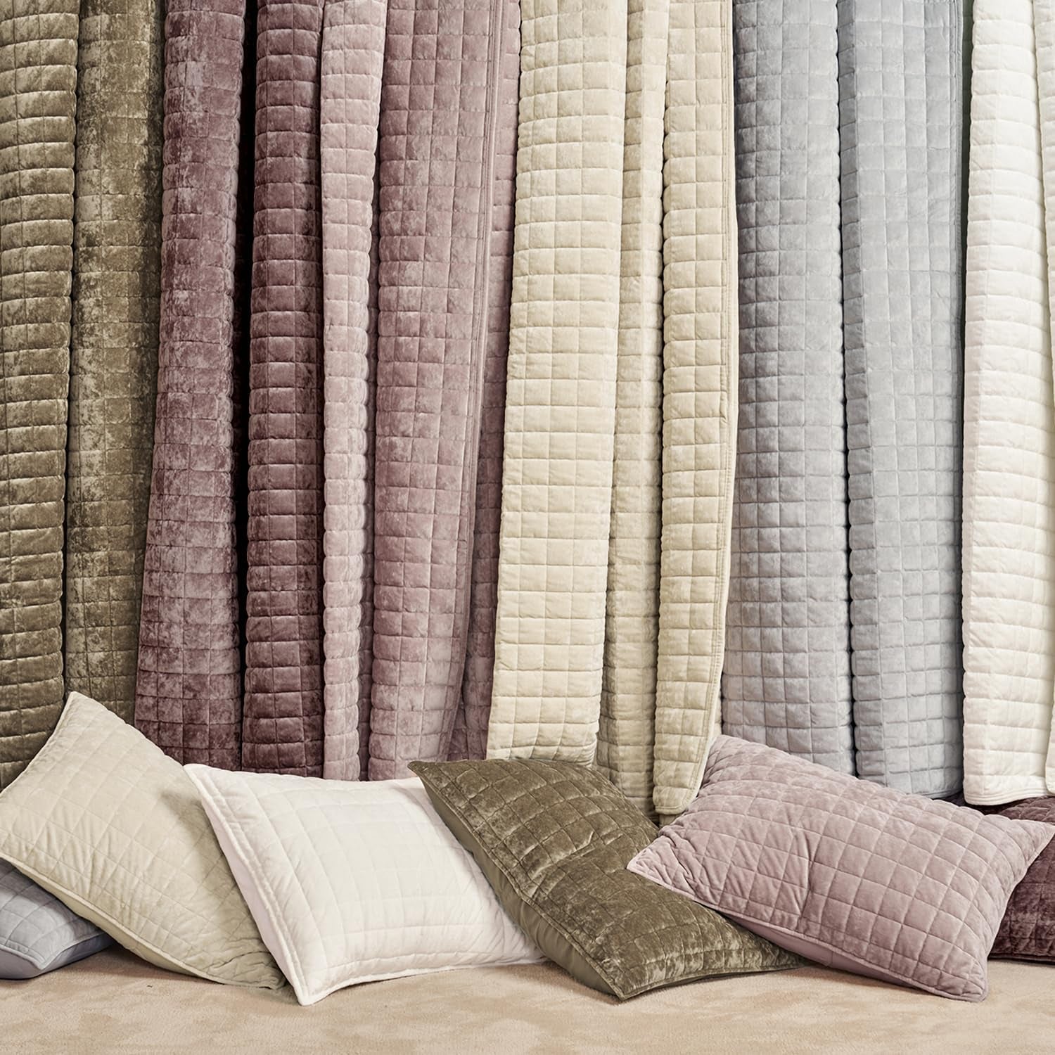 Luxury Velvet Quilt Set King Size Bedding Sets, Ultra Soft Velvet Comforter Set, Lightweight Channel Box Stitch Oversized Bedspread Coverlet for All Season, with 2 Shams, Urban Taupe