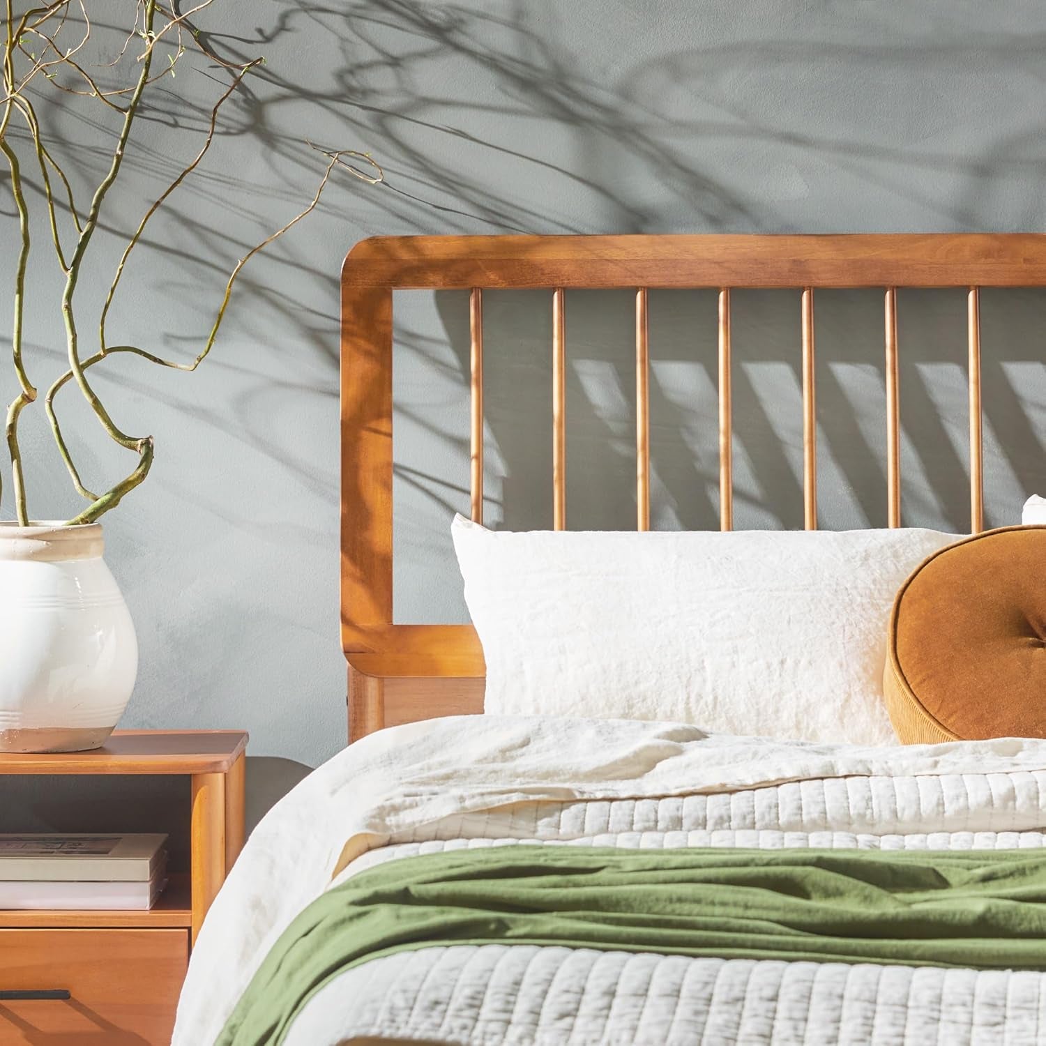 Clemente Mid-Century Modern Spindle Headboard Queen Bedframe, Queen Size, Caramel