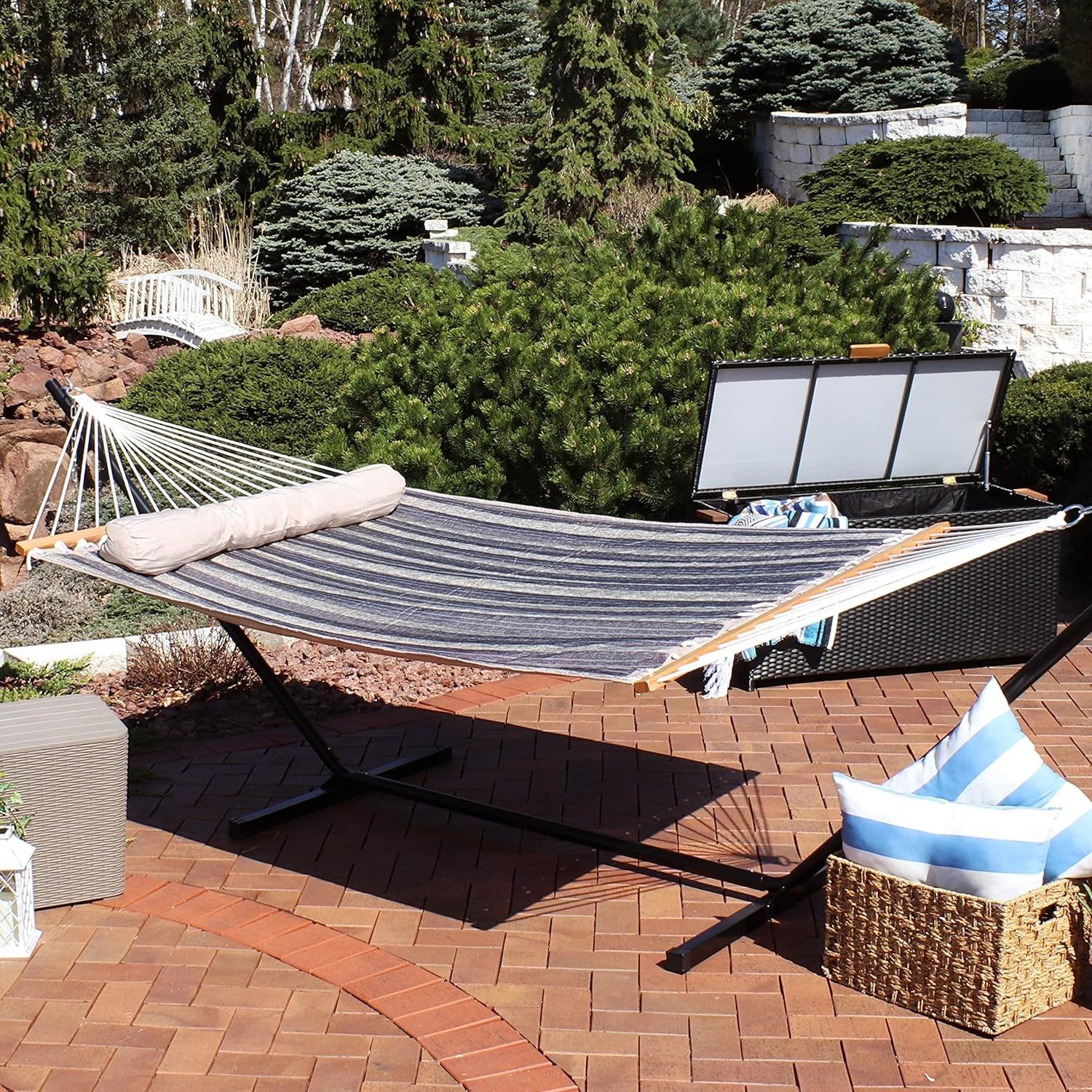 Sunnydaze Quilted Double Hammock for outside with Spreader Bars and Pillow - 450 Lb Capacity, 74X55 Inch Bed, UV Resistant, Quick Dry - Chains Included, Stand Sold Separately - Mountainside