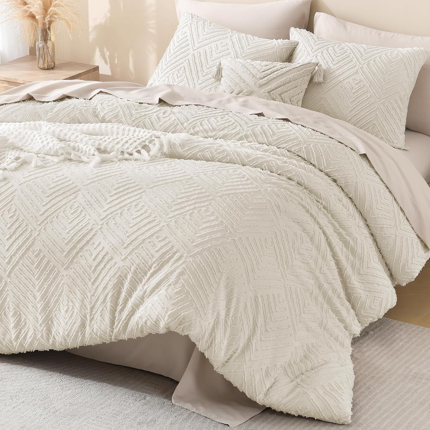 Queen Comforter Set Beige, 3 Pieces Cream Tufted Boho Farmhouse Bedding Comforter Sets, Lightweight Fluffy Comforter Bed Set for All Season (90X90In Comforter and 2 Pillowcases)