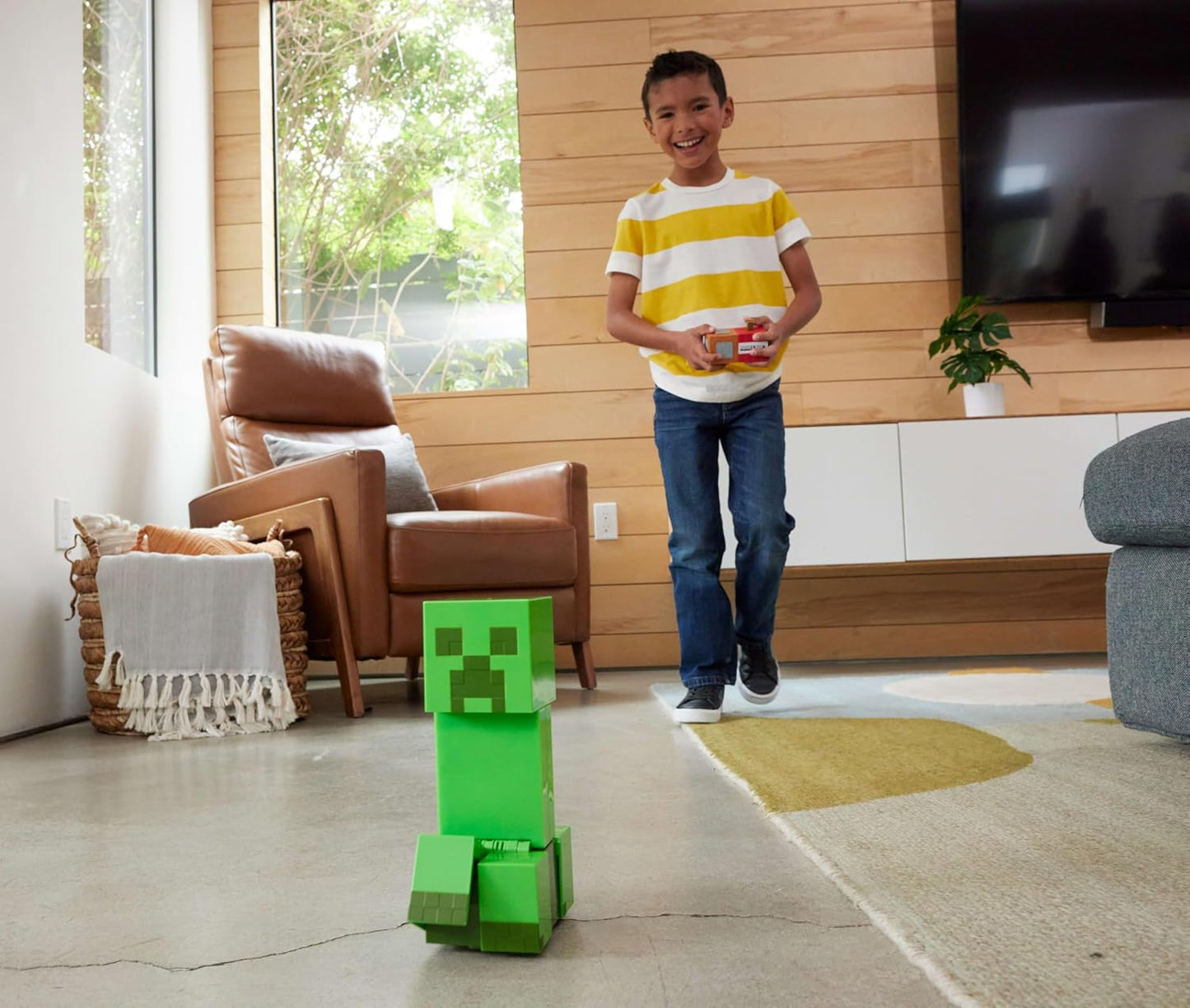 Minecraft Exploding RC Creeper with Lights & Sounds, 10 Explosion Particles, Game-Authentic Movement & DLC Code