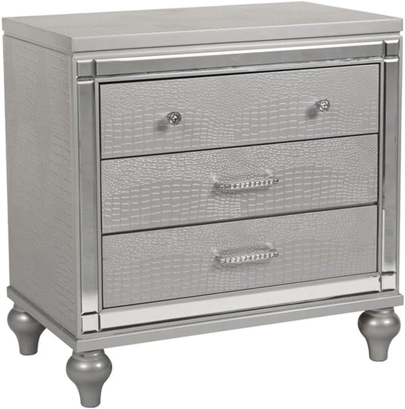 4-Piece Wood Queen Bedroom Set with Nightstand in Silver