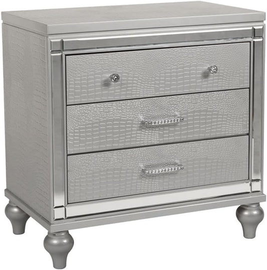 4-Piece Wood Queen Bedroom Set with Nightstand in Silver