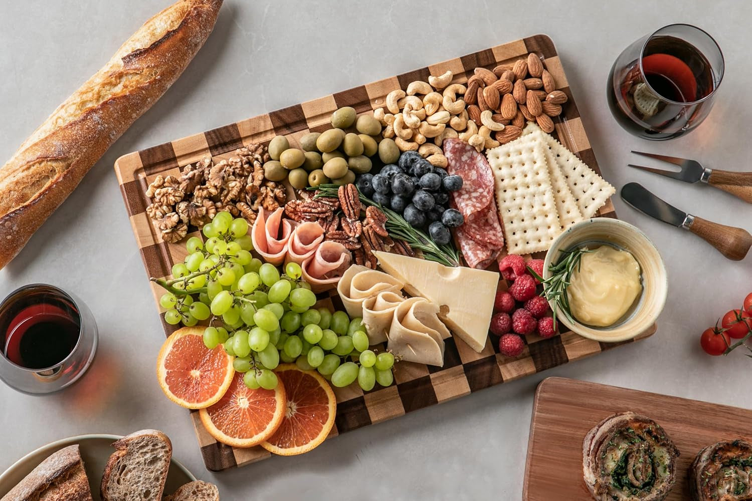 Cutting Boards for Kitchen, Design in USA Large Acacia Wood Chopping Board, Checkered Cutting Board with Juice Grooves & Handles, Butcher Block Serving Tray with Gift Box 16.5" X 11.6" X 0.8"