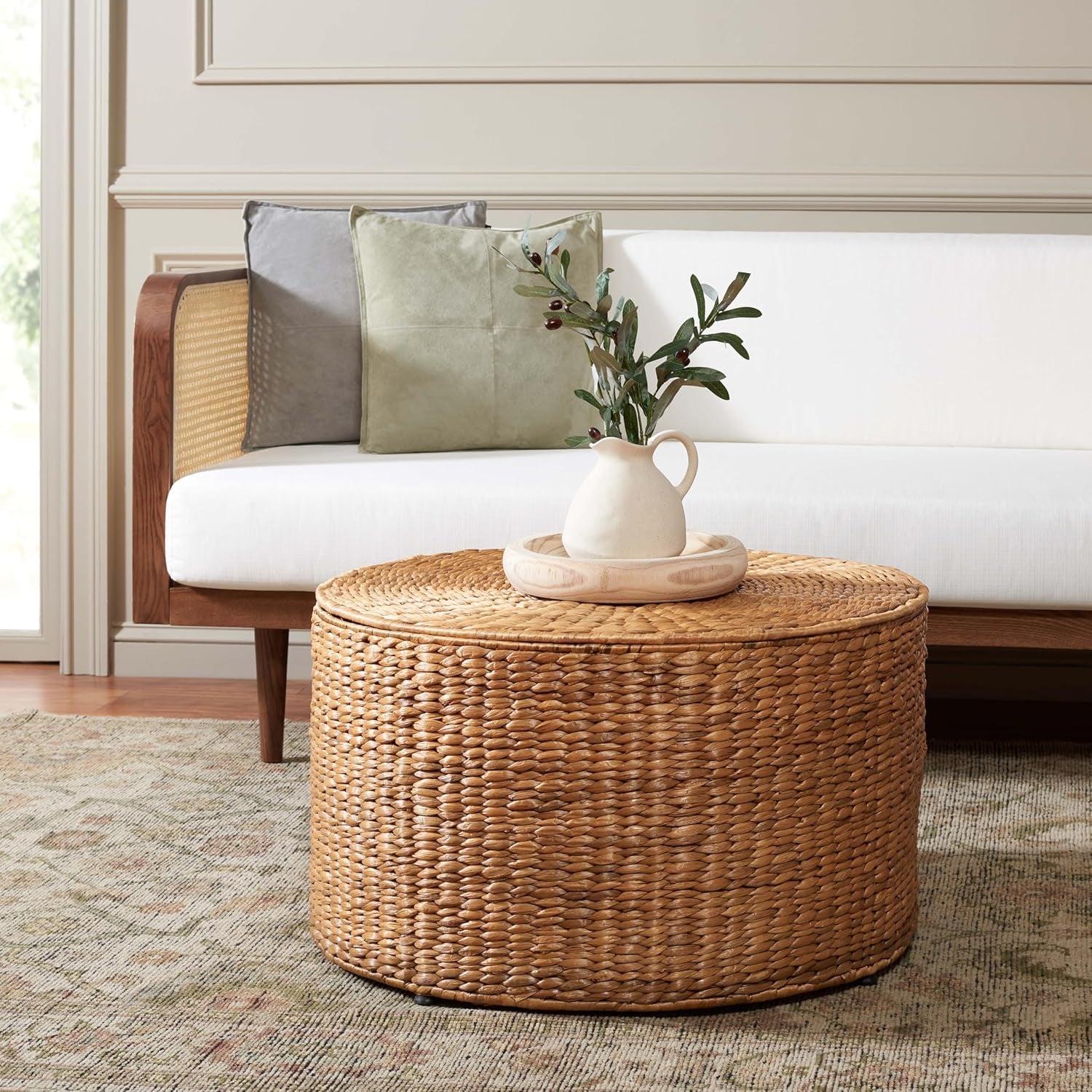 Home Collection – Jesse Natural Wicker Storage round Coffee Table, Fully Assembled, Handwoven Rattan with Lift-Off Lid & Cotton-Lined Interior, Decorative Living Room Accent (SEA7034A)
