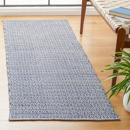 SAFAVIEH Montauk Collection Runner Rug - 2'3" x 9', Ivory & Navy, Handmade Cotton, Ideal for High Traffic Areas in Living Room, Bedroom (MTK717H)