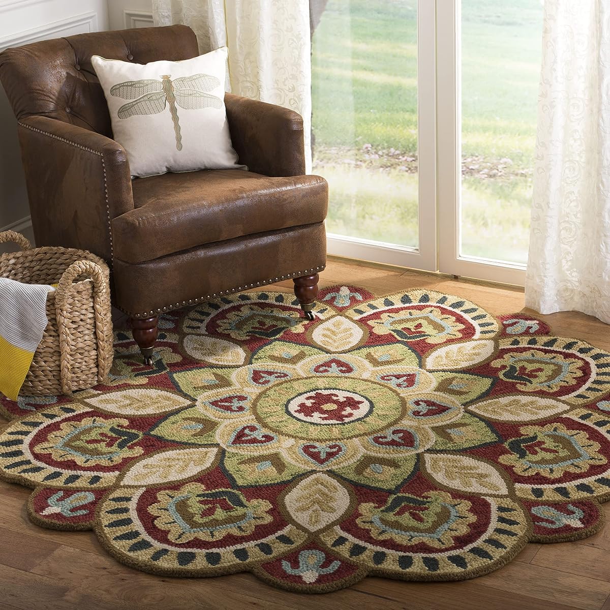 SAFAVIEH Novelty Collection Area Rug - 4' Round, Red & Taupe, Handmade Boho Floral Rustic Country Wool, Ideal for High Traffic Areas in Living Room, Bedroom (NOV604Q)