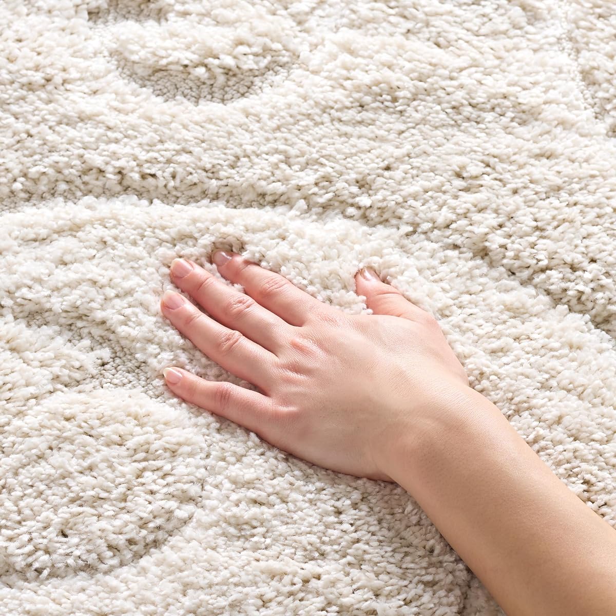 SAFAVIEH Florida Shag Collection Accent Rug - 3'3" x 5'3", Cream & Cream, Scroll Design, Non-Shedding & Easy Care, High-Low Plush Pile, Ideal for Living Room, Bedroom, Dining Space (SG455-1111)