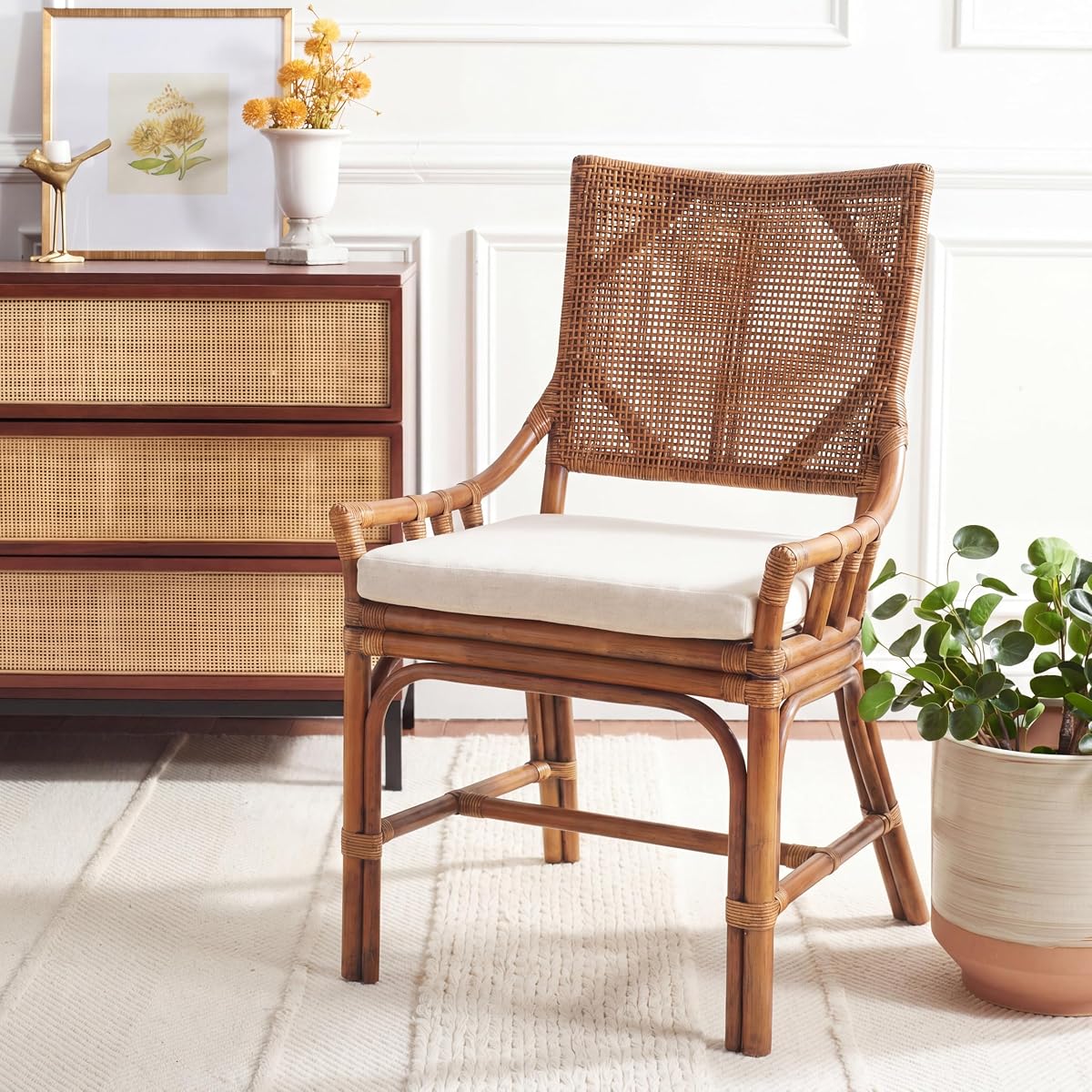 SAFAVIEH Furniture - Donatella Chair - Honey & White - Rattan - Coastal Woven Design - Ideal for Living Room, Sunroom, Bedroom, 15.75" Seat Height (SEA4012D)