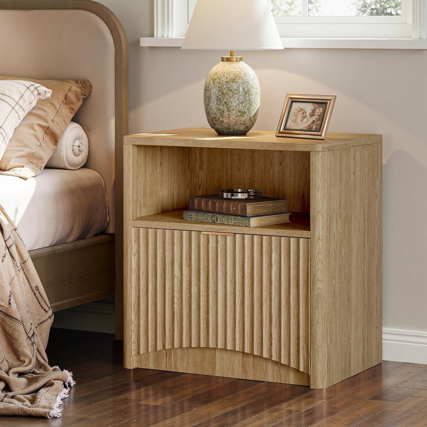 Fluted Nightstand Set of 2, Natural Oak Bedside Table with Drawer and Storage, Wood End Table Mid Century Modern, Large Night Stand for Bedroom