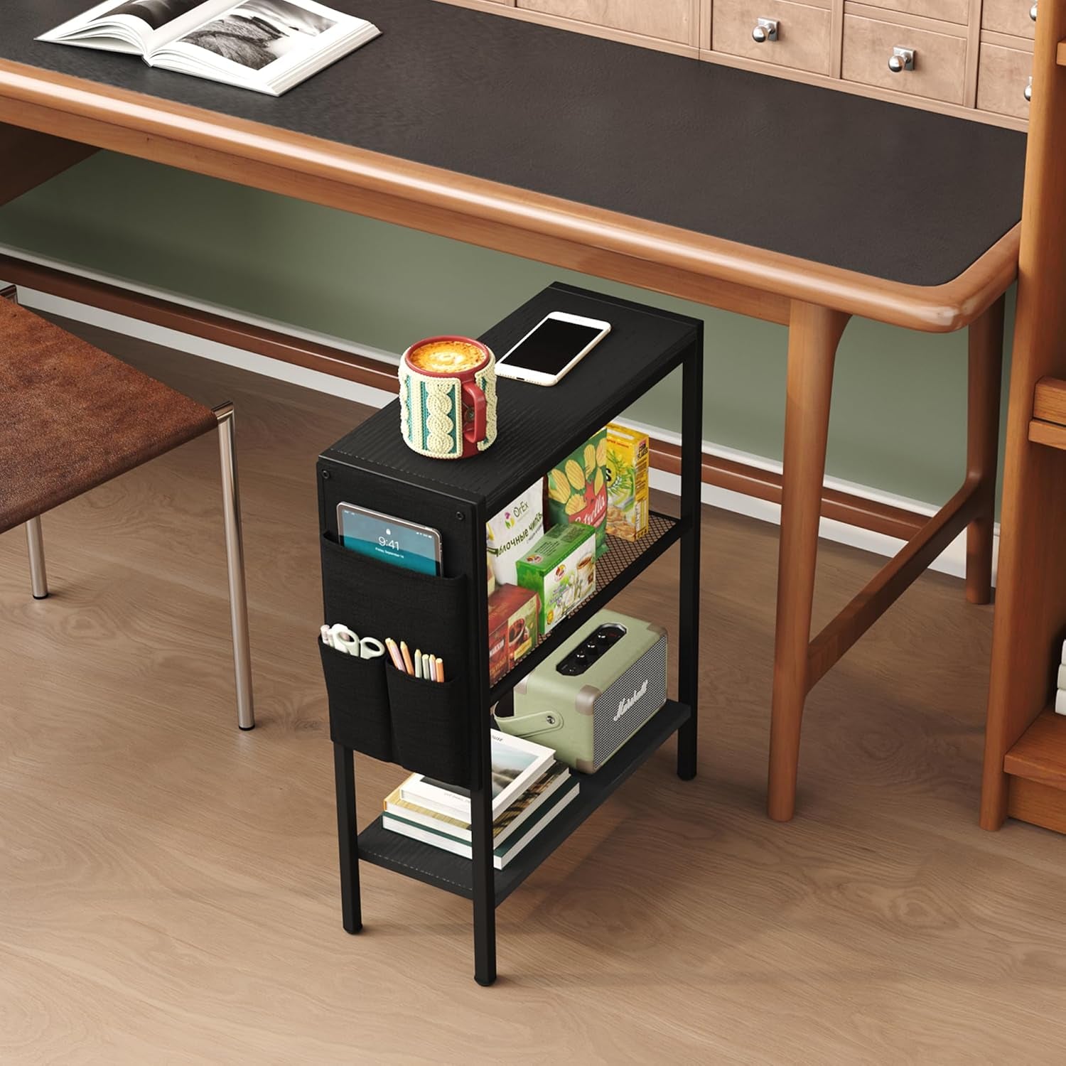 Small Narrow Side Table for Small Spaces, Slim End Table with Storage Bag, Sofa Snack Table with Adjustable Metal Mesh, 3 Tier Accent Skinny beside Table for Living Room & Bedroom, Black Oak