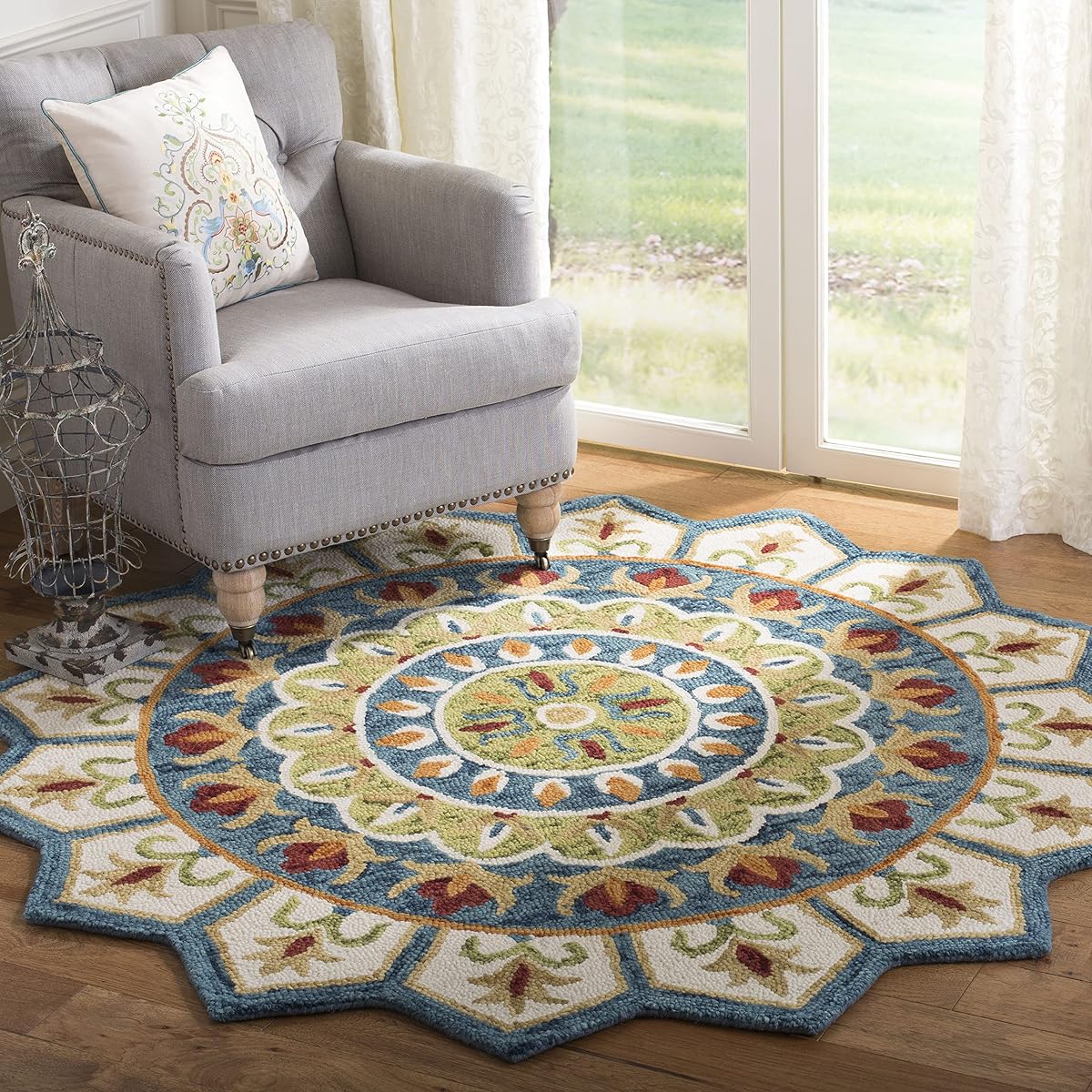 SAFAVIEH Novelty Collection 8' Round Ivory/Blue NOV605M Handmade Floral Premium Wool Entryway Foyer Living Room Bedroom Kitchen Area Rug