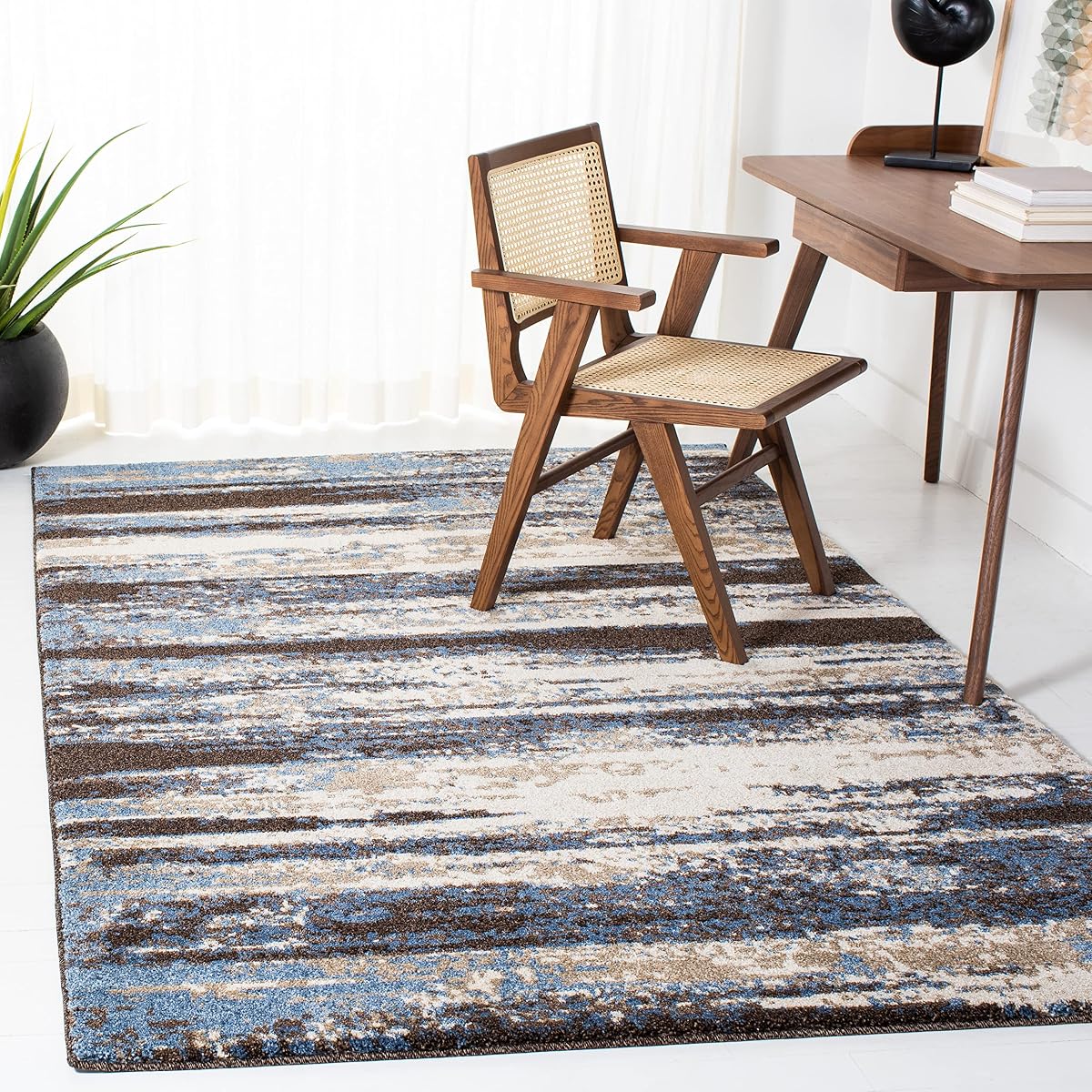 SAFAVIEH Retro Collection Area Rug - 6' x 9', Cream & Blue, Modern Abstract Design, Non-Shedding & Easy Care, Ideal for High Traffic Areas in Living Room, Bedroom (RET2138-1165)
