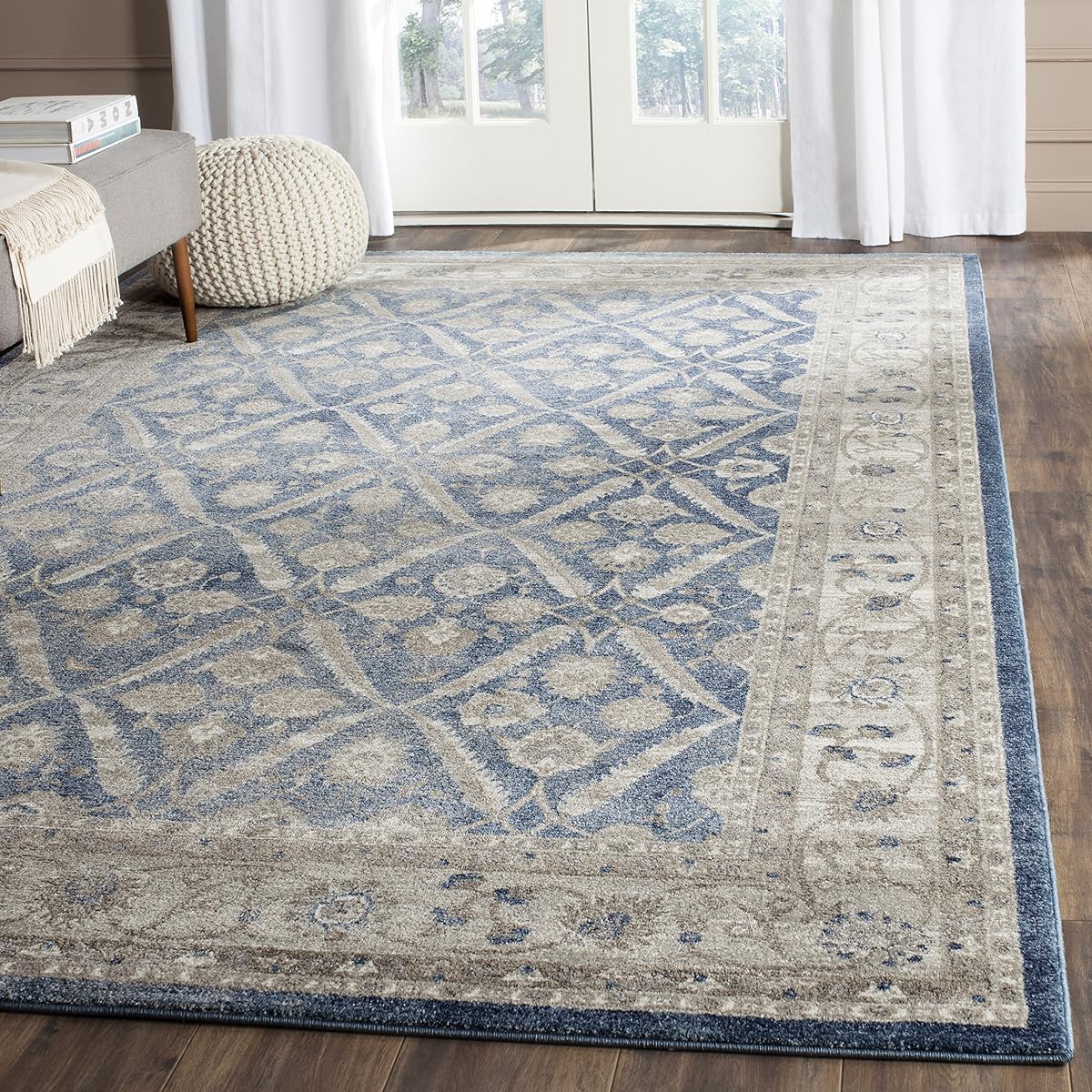 SAFAVIEH Sofia Collection Area Rug - 6'7" x 9'2", Blue & Beige, Vintage Oriental Distressed Design, Non-Shedding & Easy Care, Ideal for High Traffic Areas in Living Room, Bedroom (SOF378C)