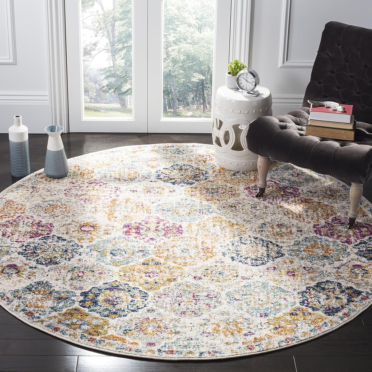 SAFAVIEH Madison Collection Area Rug - 5'3" Round, Cream & Multi, Boho Chic Distressed Design, Non-Shedding & Easy Care, Ideal for High Traffic Areas in Living Room, Bedroom (MAD611B)