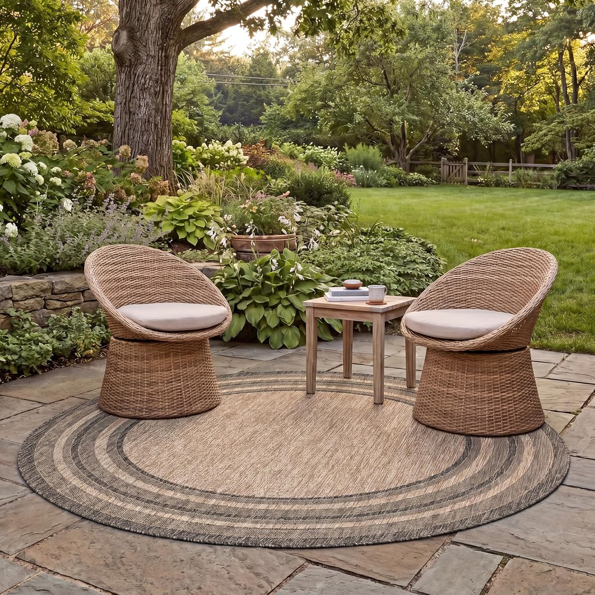 SAFAVIEH Courtyard Outdoor Round Rug 6'7", Natural & Black CY8475-37312