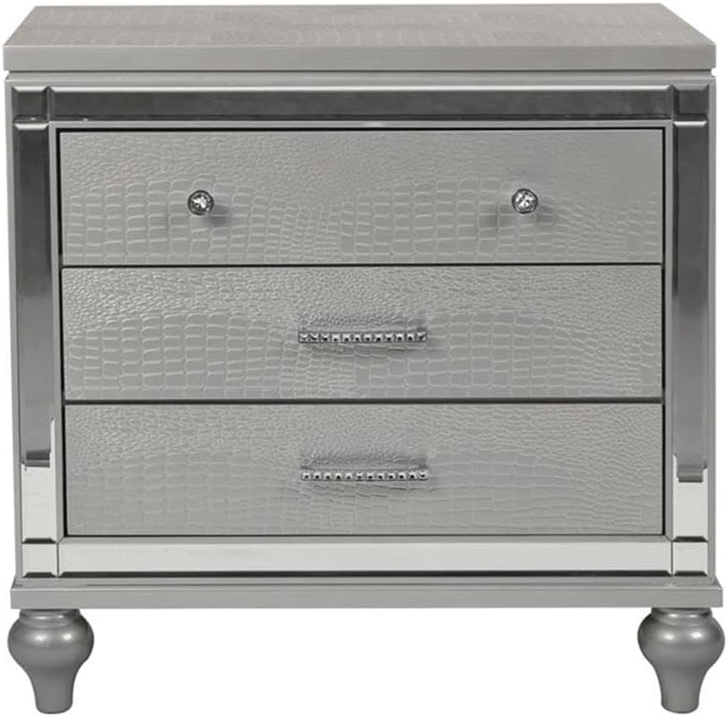 4-Piece Wood Queen Bedroom Set with Nightstand in Silver