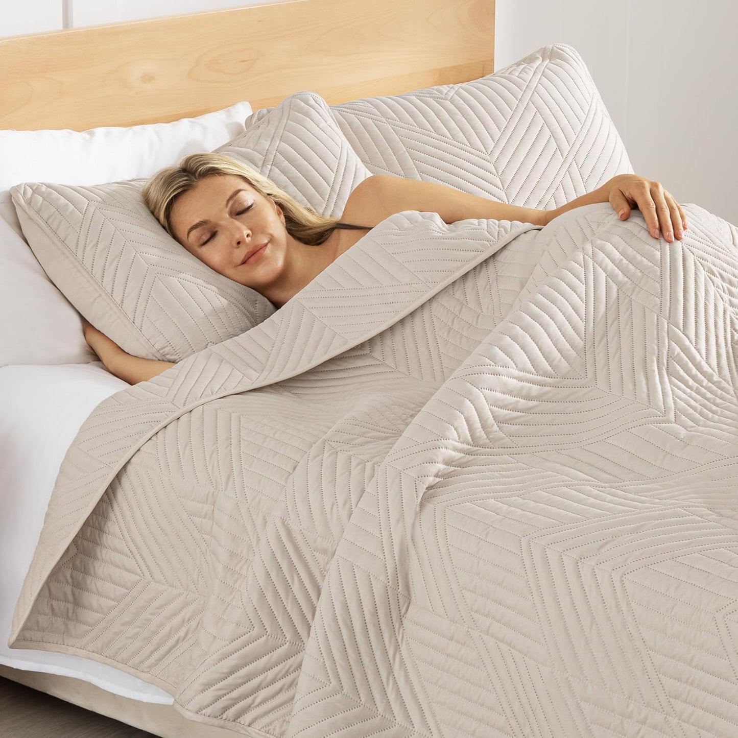 Ultrasonic King Quilt Bedding Set, Lightweight Brich Beige Bedspreads Soft Modern Geometric Coverlet Set for All Seasons (1 Quilt and 2 Pillow Shams)