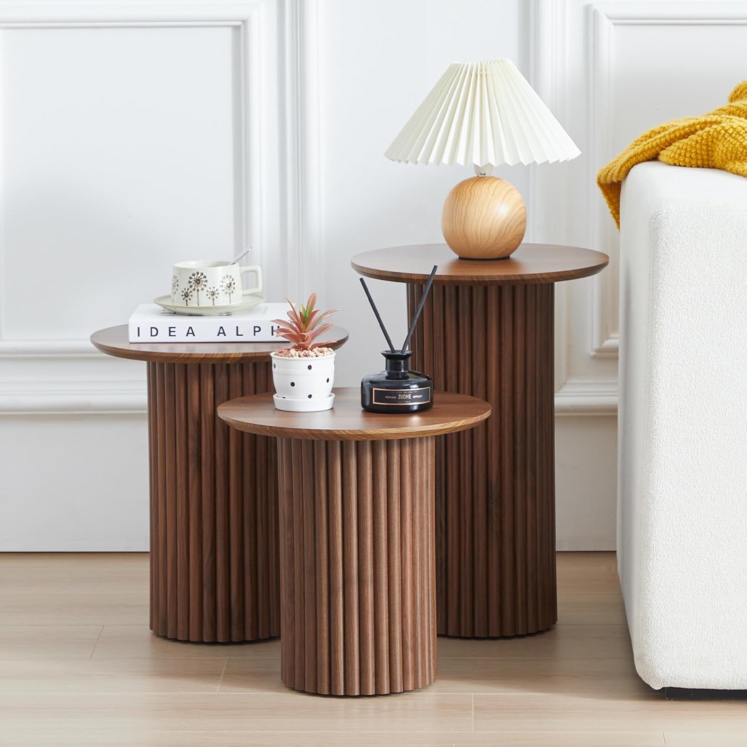 Round Nesting Coffee Table Set of 3,Mid Century Modern Fluted Coffee and End Table Set,Small Circle Wooden Side Table Drink Table for Living Room (Walnut)