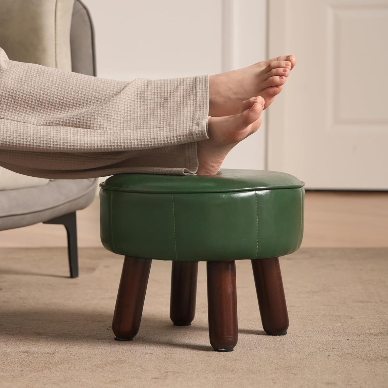 13In Small Foot Stool Ottoman, round Faux Leather Foot Rest for Couch, under Desk Pouf Footstool Footrest with Non-Skid Rubber Legs for Ling Room, Bedroom, 13''L X 13''W X 10.2''H, Green