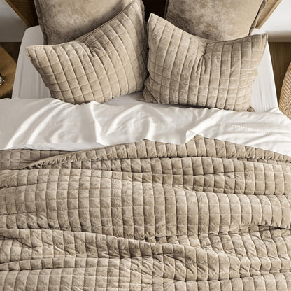 Luxury Velvet Quilt Set King Size Bedding Sets, Ultra Soft Velvet Comforter Set, Lightweight Channel Box Stitch Oversized Bedspread Coverlet for All Season, with 2 Shams, Urban Taupe