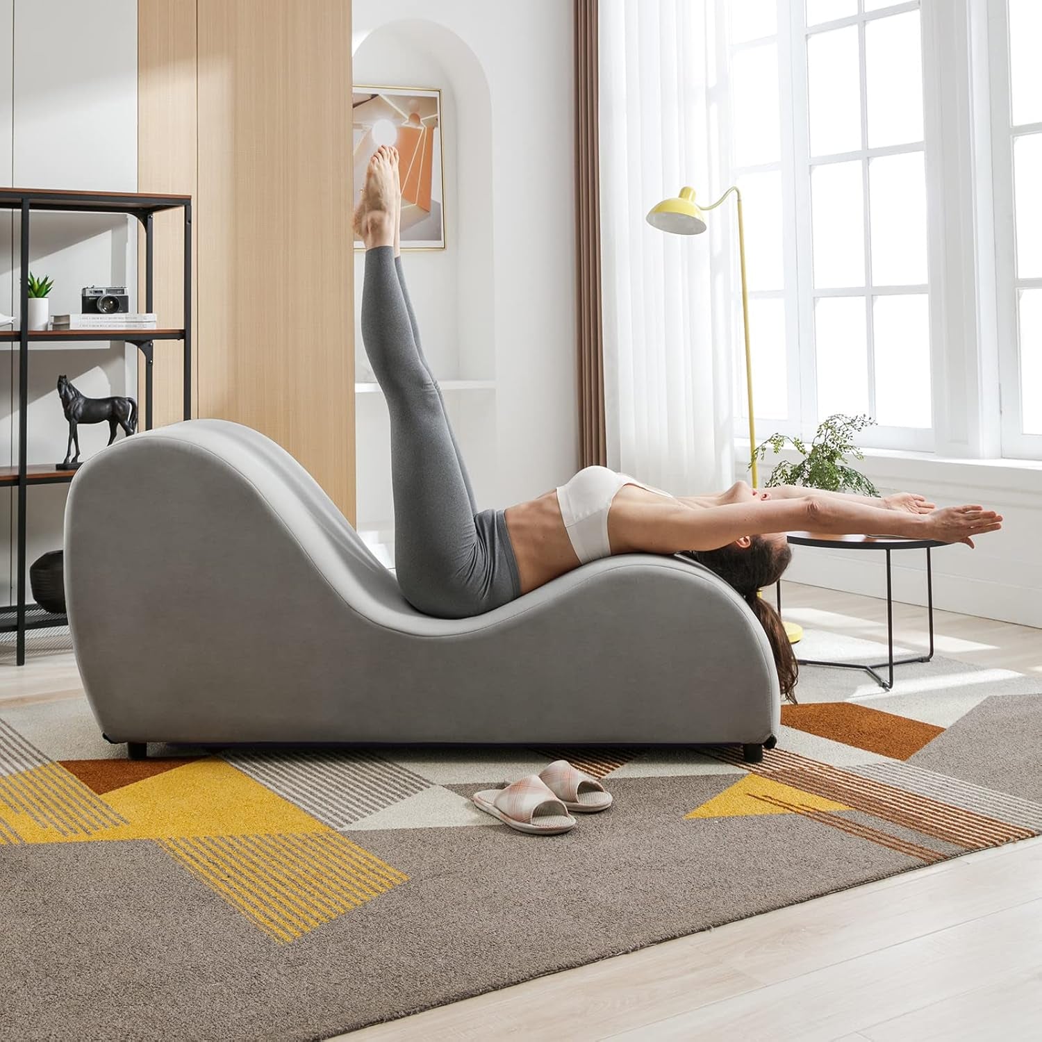 Yoga Chair, Curved Yoga Chaise Lounge for Stretching Relaxing Exercising, Modern Velvet Sleek Yogas Chaise Lounge Sofa Chair with Ergonomic Positioning for Bedroom, Living Room - Light Grey
