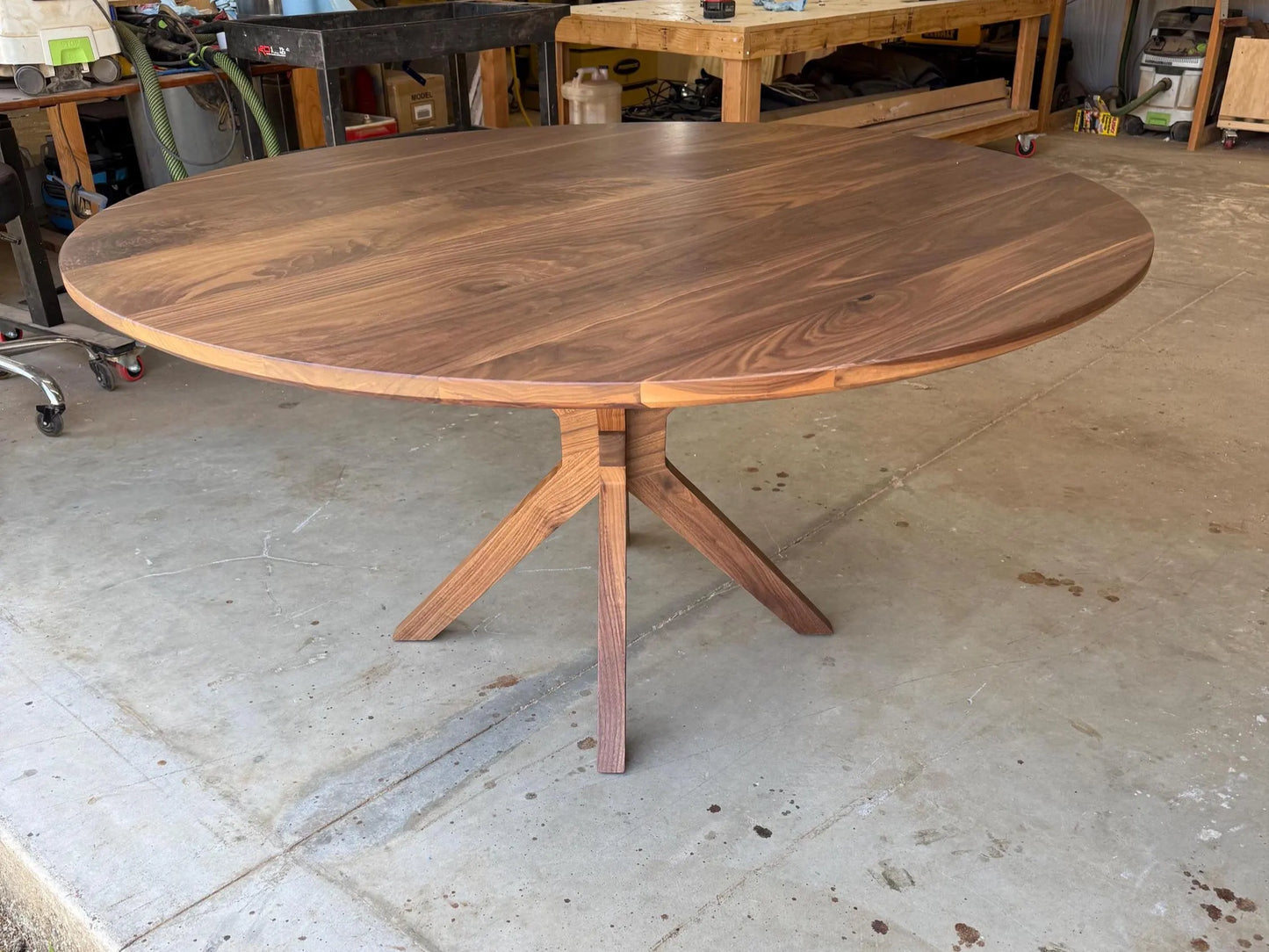 Mid Century round Table Design