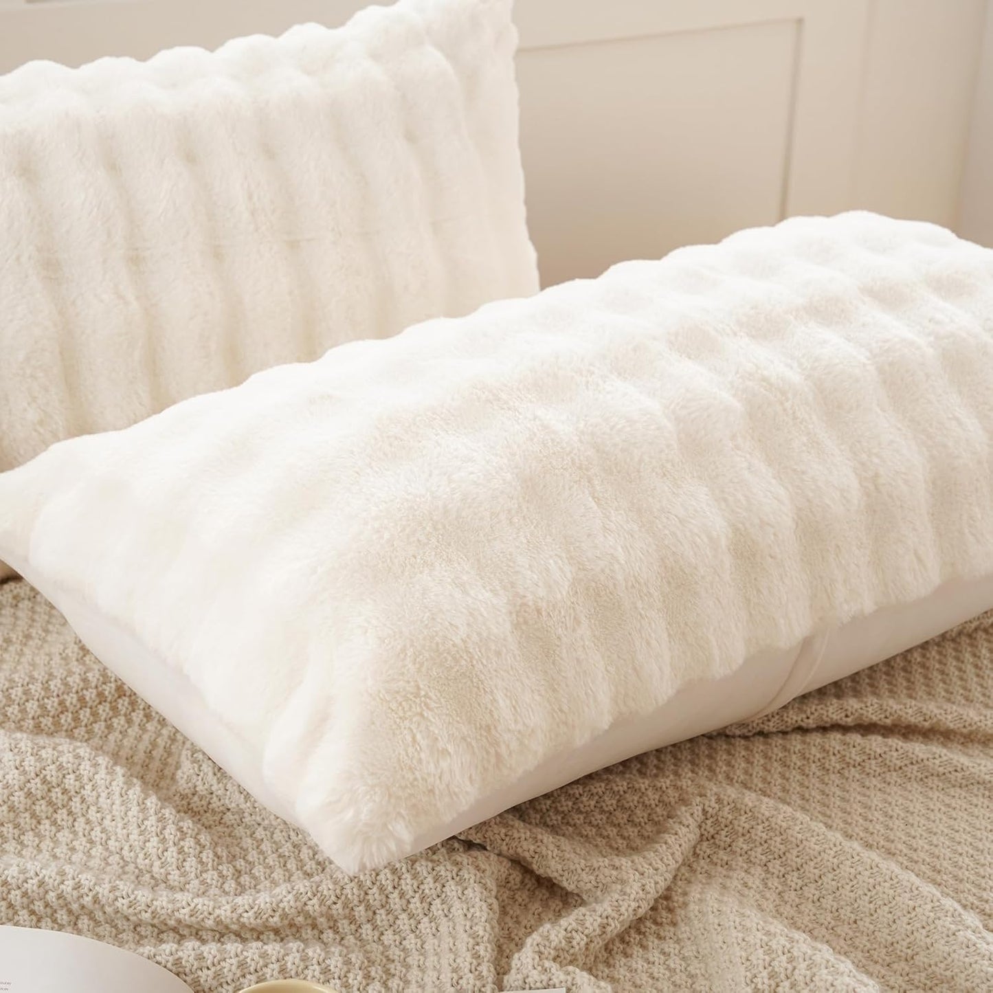 Set of 2 Faux Fur Pillowcases, Luxury Bubble Waffle Carved Plush King Size Pillow Shams Soft and Furry, Zipper Closure (Beige, 20"X36")