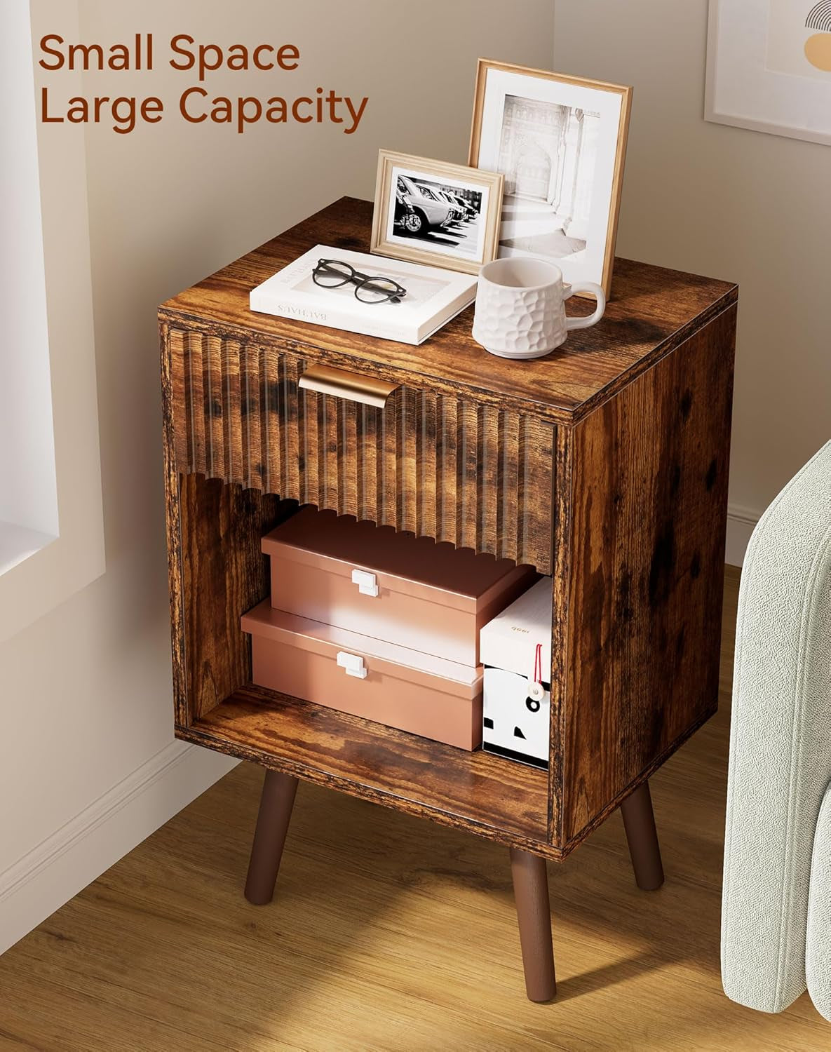 Mid Century Modern Nightstand Set of 2, Side Table with Fluted Drawer, Open Shelf Unit, Golden Handle, Solid Wood Legs, Bedside Table, for Bedroom, Rustic Brown UHST013H-2