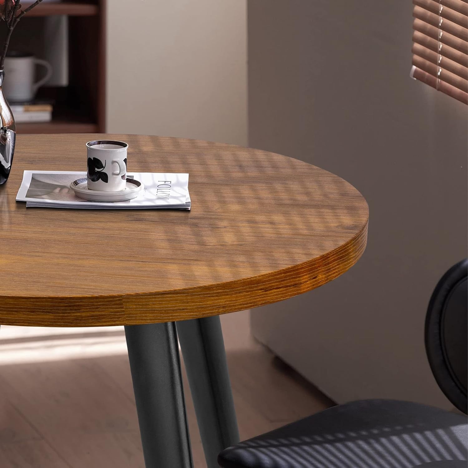 Round Dining Table, Small Dining Table for 2, 31.5" round Table, Mid-Century Modern Kitchen Table with 1.4" Thickness Wood Grain Tabletop for or Small Space, Dining Room, Kitchen, Brown