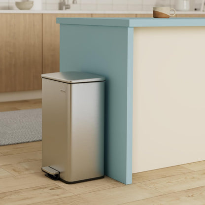 Kitchen Trash Can, 10.5 Gallon (40 L) Garbage Can, Large Step Trash Bin with Lid, Stainless Steel, Soft Close, 15 Trash Bags Included, Silver ULTB540E40