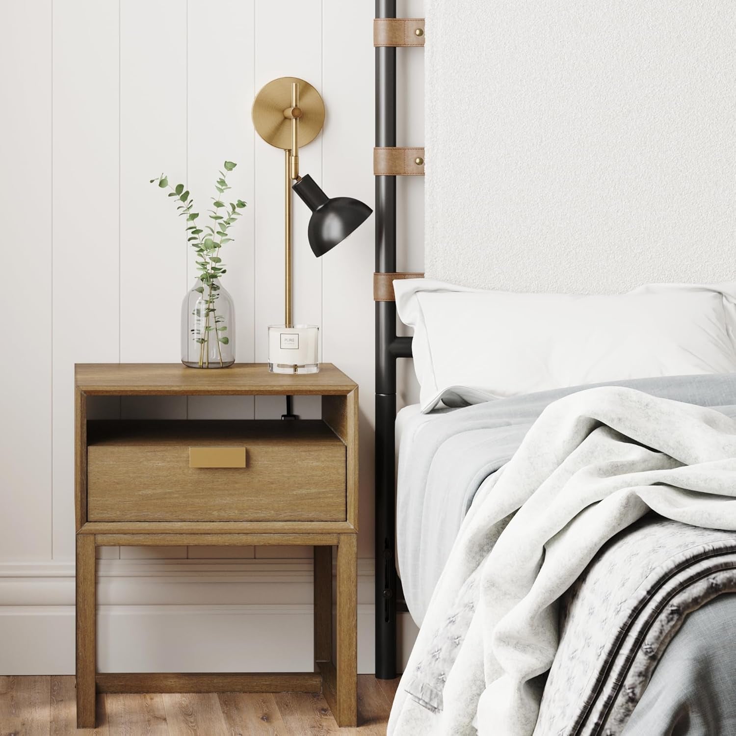 Tamlin Wall Light Fixture, Wall Mounted 1-Light Lamp, Plugin Sconce with On/Off Switch for Living Room, Reading Nook or Bedroom, Vintage Brass/Matte Black