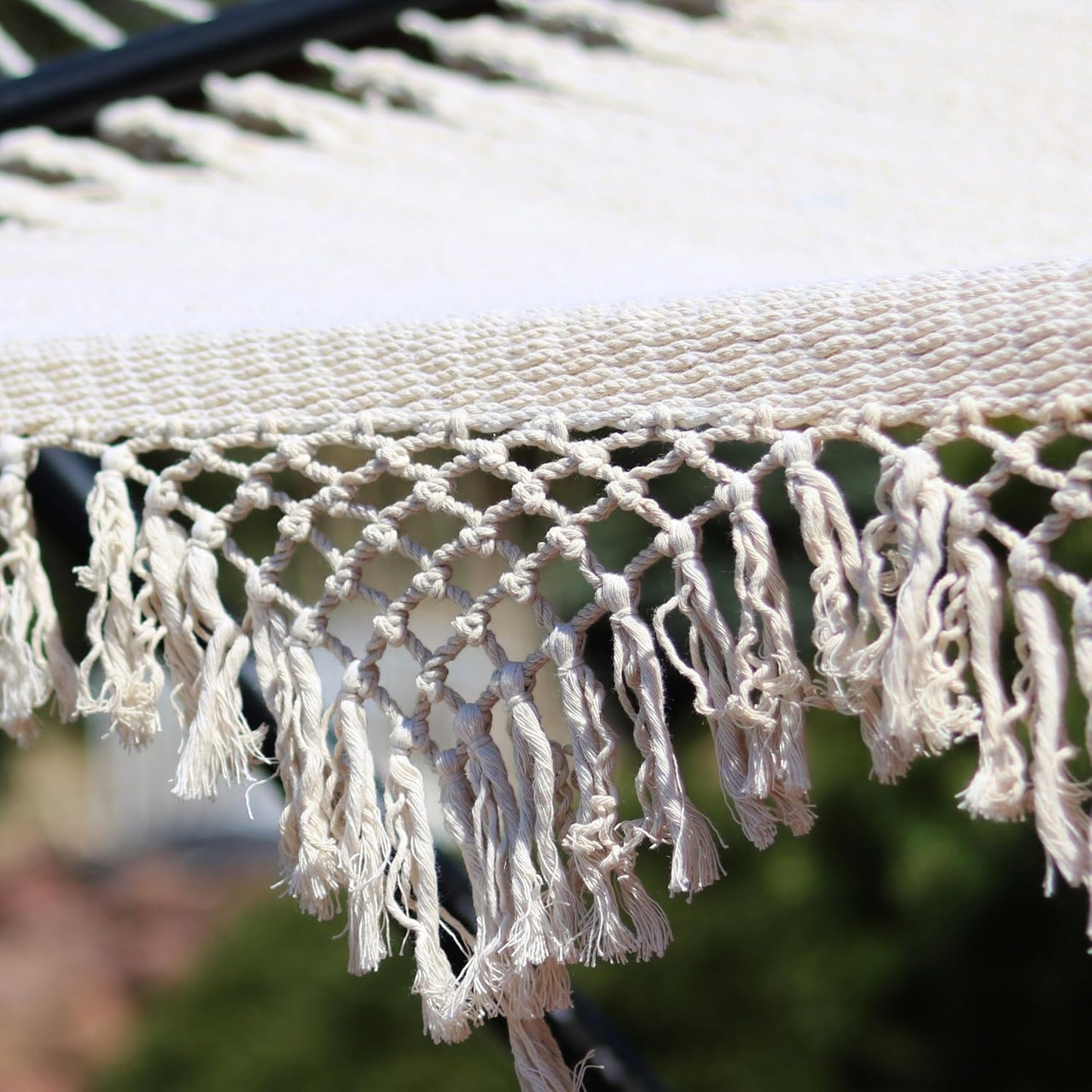 Sunnydaze Woven Double Hammock for outside with Crocheted Edges and Spreader Bars - 600-Pound Weight Capacity Outdoor Hammock for Trees