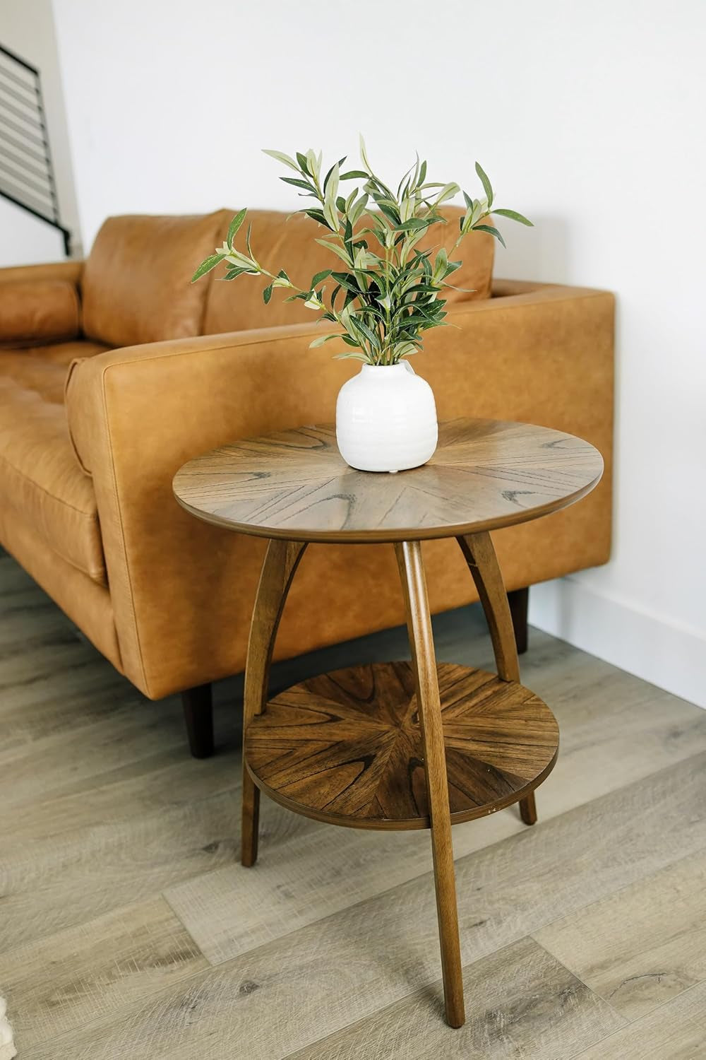 Retro Mid-Century Modern round Wood End Table, Solid Grain Side Table with Lower Shelf, Small Accent Table for Living Room or Nightstand. Nutmeg Brown.