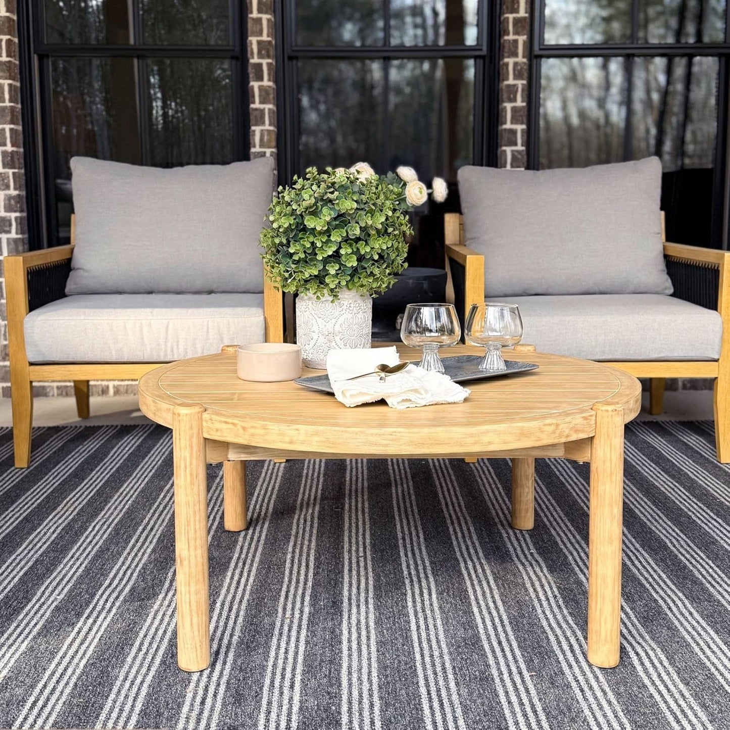 Bora round Outdoor Coffee Table, Farmhouse Wood Coffee Table for Patio or Porch, Solid Acacia Wood