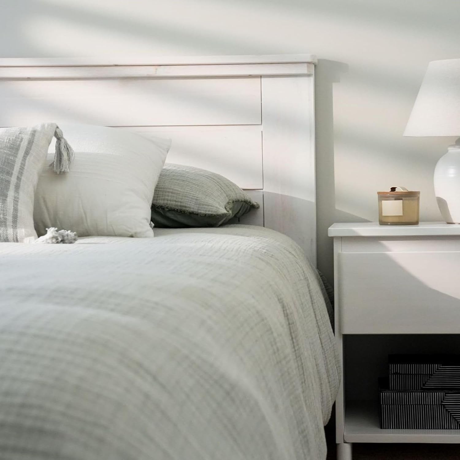 Rustic Wood Queen Bed Frame, Platform Bed with Headboard, Solid, White Wash